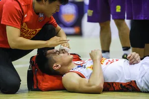 Đổ máu trong trận 'derby' nảy lửa tại VBA