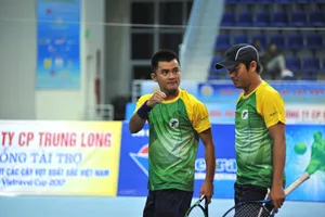 Cựu đôi số 1 quần vợt Việt Nam đăng quang nghẹt thở