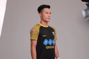 Nhiều Facebook mạo danh, ăn theo thủ môn Bùi Tiến Dũng 