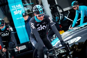 Chris Froome trở lại đường đua, bất chấp vụ salbutamol