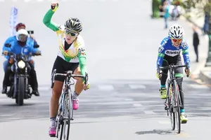 Gay cấn cuộc chiến áo vàng Biwase 2018