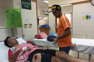 Sau tai nạn, Lê Văn Duẩn vào bệnh viện theo dõi