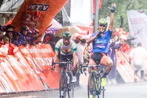 Lê Văn Duẩn không dám xem đua ngày em trai đăng quang