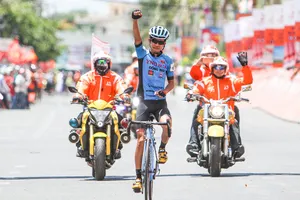 “Bố trẻ” Nguyễn Hoàng Sang lần đầu bước lên bục chiến thắng