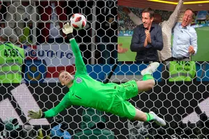 Chuyển động World Cup: Gary Neville bị chỉ trích ‘hai mặt’