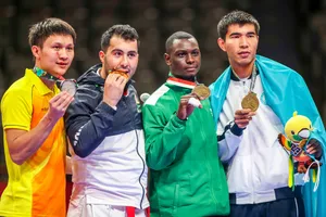 Võ sĩ karate Nguyễn Minh Phụng đổ máu đoạt HCB Asiad