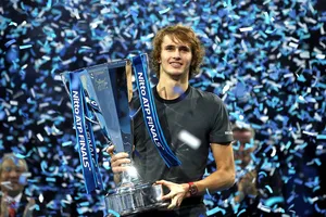 Cách nào Zverev hạ được Djokovic, đăng quang ATP Finals?