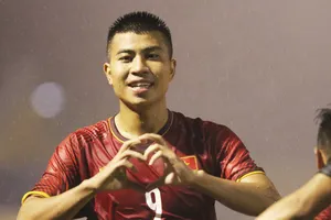 Trung phong HA Gia Lai giúp Việt Nam ngược dòng hạ Myanmar