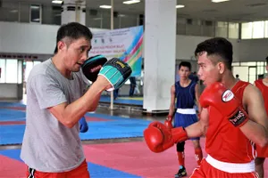 Võ sĩ Việt Nam đấu boxing với cựu vô địch thế giới