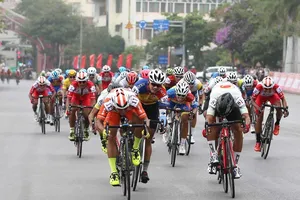 Xem Lê Nguyệt Minh tung nước rút đánh bại Nguyễn Thành Tâm