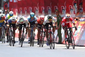 Xem clip Nguyễn Thành Tâm tung nước rút đánh bại Lê Văn Duẩn 