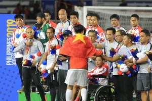 Clip: Xúc động khi Văn Hậu đến xin lỗi ngôi sao U-22 Indonesia