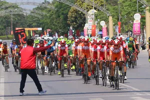 Tuột dây sên, Lê Nguyệt Minh trắng tay điểm áo xanh