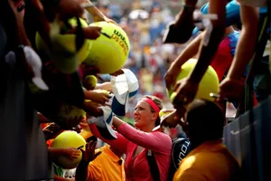 Roland Garros chào đón khán giả, cựu số một lo sốt vó