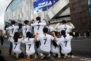 Son Heung-min giúp Tottenham soán ngôi MU tại Hàn Quốc