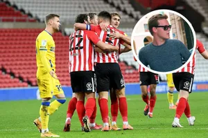 Tỉ phú trẻ nhất làm chủ tịch CLB bóng đá Anh