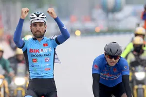 Tấn Hoài canh 'hụt tầm' để Loic đoạt mất chiến thắng