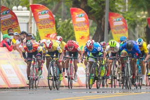 Trường Tài giành chiến thắng tại Huế gây xáo trộn tốp 3