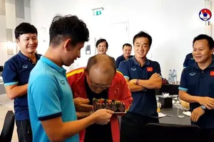 Trước khi bẫy UAE, thầy Park 'bẫy' Hồng Duy nhưng bất thành