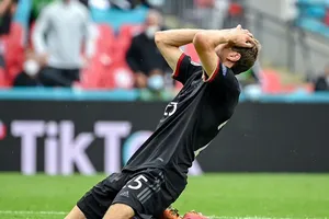 Hỏng ăn khiến Đức bị loại, Muller lên mạng xã hội than thở