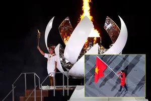 Naomi Osaka châm đuốc Thế vận hội, cờ Việt Nam tung bay tại Nhật Bản