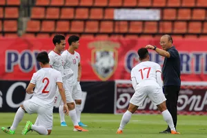 Thầy Park 'nắn gân' các tuyển thủ 