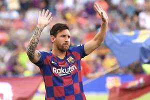 Vì sao Barcelona phải để Messi ra đi?