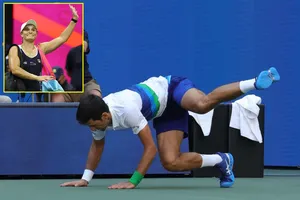 ĐKVĐ Wimbledon bị lật đổ, Djokovic ngã lộn nhào ở Mỹ mở rộng