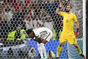 Anh quốc bỏ tù CĐV lăng mạ Rashford trên mạng xã hội