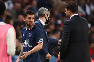 Messi bất mãn quyết định thay người của Pochettino