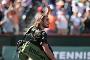 ‘Hoàng tử Hy Lạp’ bị đánh bay khỏi Indian Wells