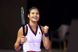 Raducanu ngược dòng tìm lại mạch chiến thắng