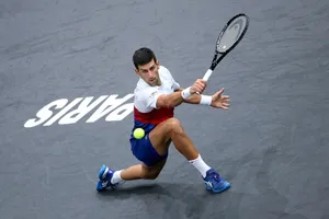 Djokovic và các hạt giống hàng đầu thẳng tiến