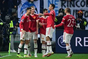 Nhiều cầu thủ MU dương tính COVID-19, hoãn trận gặp Brentford