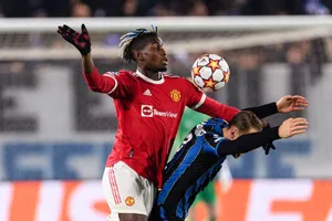 Trở lại sau 16 ngày chống dịch, MU không có Pogba