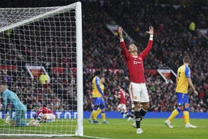 Ronaldo xuống phong độ, cổ phiếu MU nhảy múa