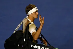 Zverev đăng đàn sau vụ đập ghế trọng tài và bị đuổi