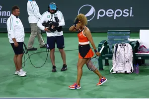 Khán giả mắng chửi Osaka sau trận thua sốc