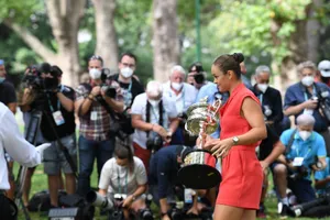 Tay vợt nữ số 1 thế giới tuyên bố sốc