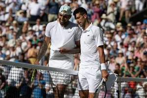 Djokovic bất ngờ kết bạn với Kyrgios sau chung kết Wimbledon