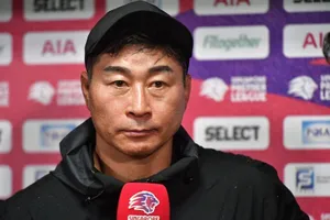 Đồng hương thầy Park rời “ghế lái” sau án phạt nguội