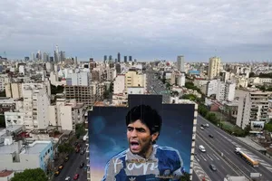 Hơn 800 lít sơn vẽ nên chân dung huyền thoại Maradona