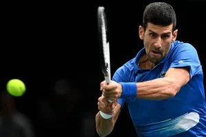 Clip Djokovic cứu 3 điểm break, thoát thua tại Paris Masters