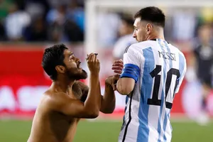 Gần 6.000 fan Argentina bị cấm theo chân Messi