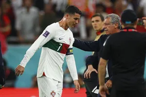 Santos không ân hận dù xếp Ronaldo đá dự bị