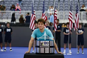 Wu Yibing 'vẽ' nên lịch sử quần vợt Trung Quốc