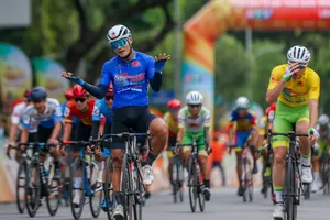 Cúp Truyền Hình: Xô đổ kỷ lục anh em họ Lê, Tuấn Kiệt đoạt áo xanh