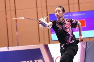 Clip cô gái vàng wushu phấn khích với chiếc HCV trong ngày sinh nhật