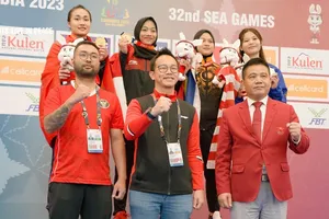 Clip độc lạ SEA Games 32: Hai BHL tranh cãi nhau, hai võ sĩ cùng đoạt HCV