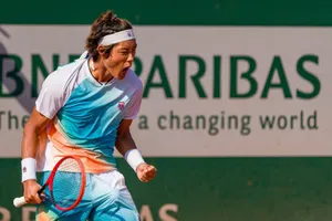 Tay vợt Trung Quốc gây sốt ở Pháp mở rộng